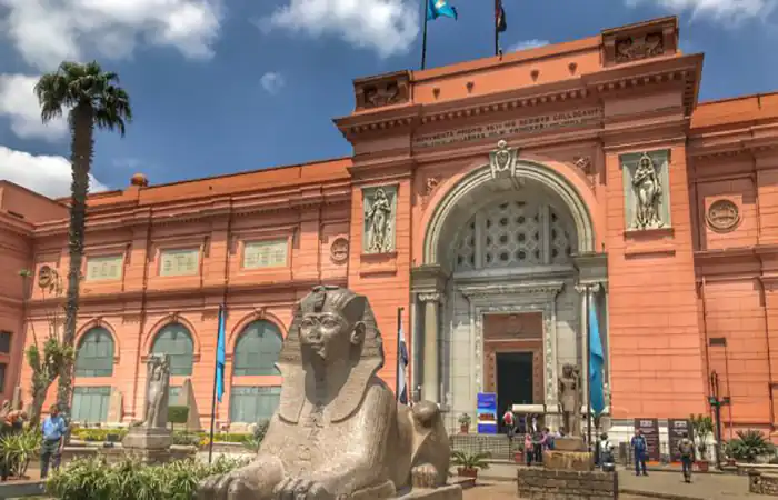 Day Tour to the Pyramids of Giza and Egyptian Museum